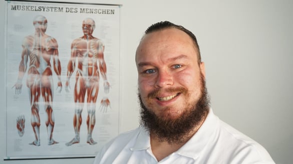 Krankentherapeut Julian Hassdenteufel